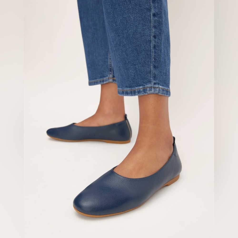 NWOB Everlane Italian Leather Day Glove Flats in Navy Blue, Size 8.5